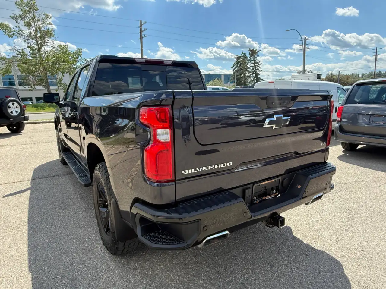 Chevrolet Silverado 1500 - Image 8