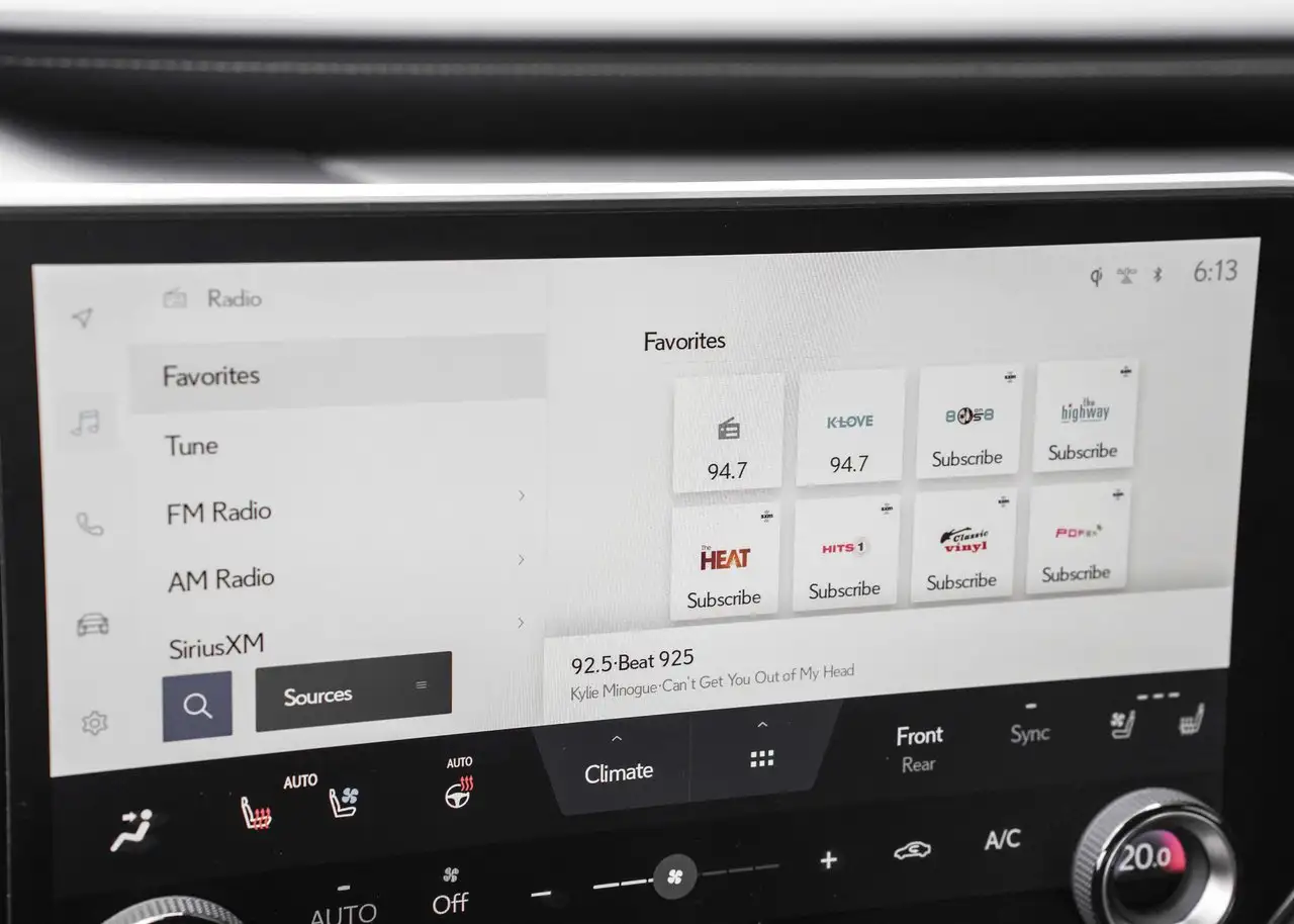 Lexus RX 350h - Image 23