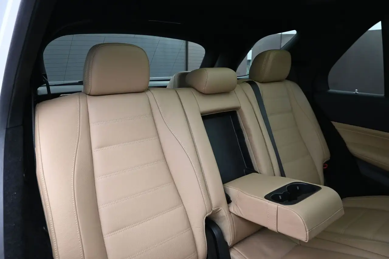 Mercedes-Benz GLE - Image 34