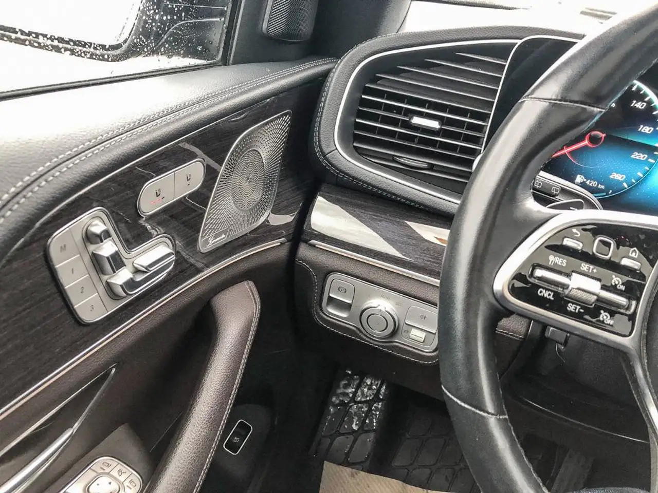 Mercedes-Benz GLE - Image 19