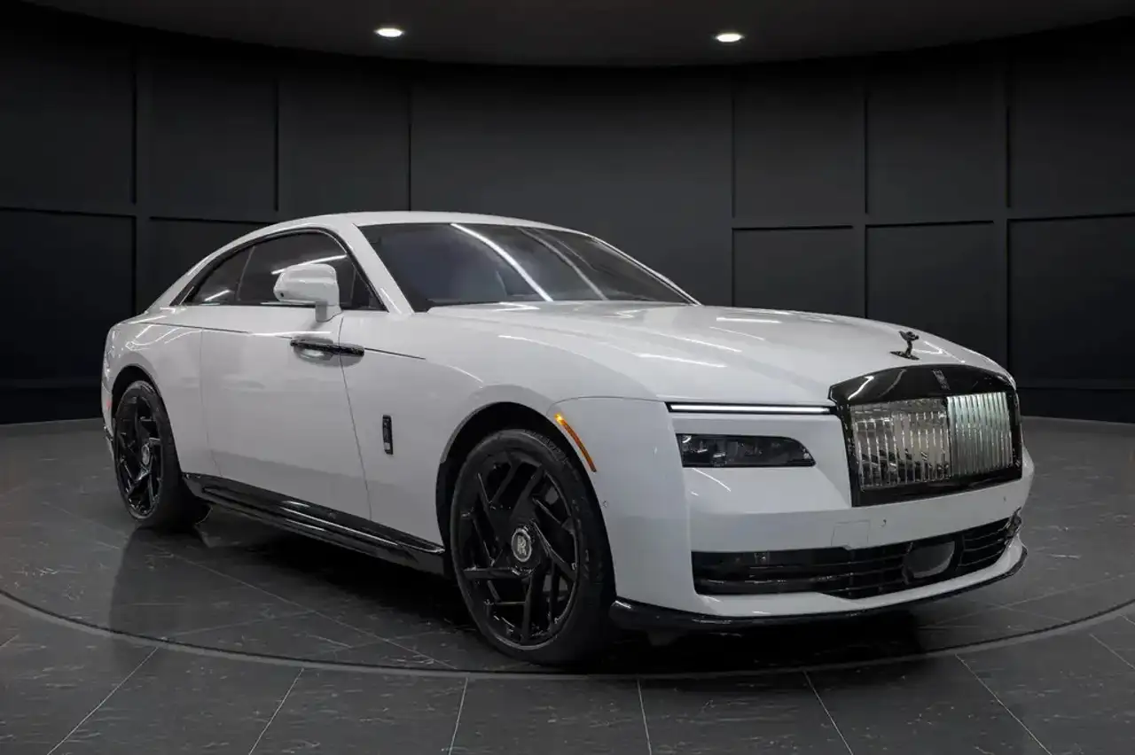 Rolls-Royce Spectre - Image 11