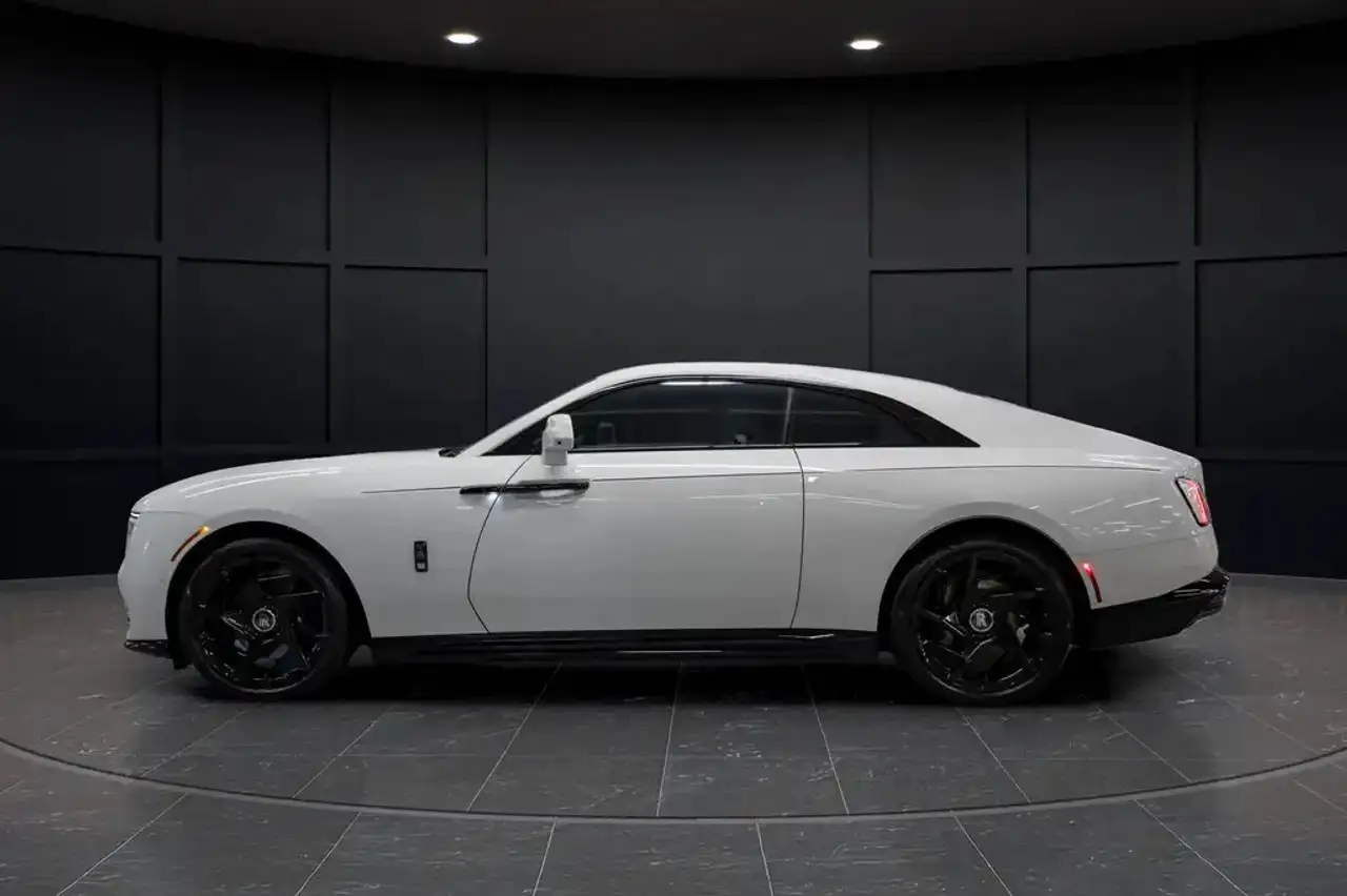 Rolls-Royce Spectre - Image 3