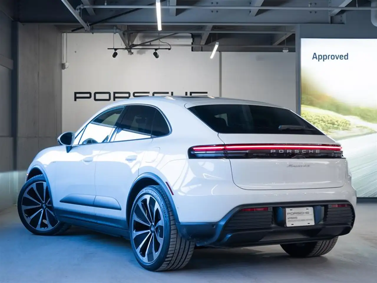 Porsche Macan - Image 3