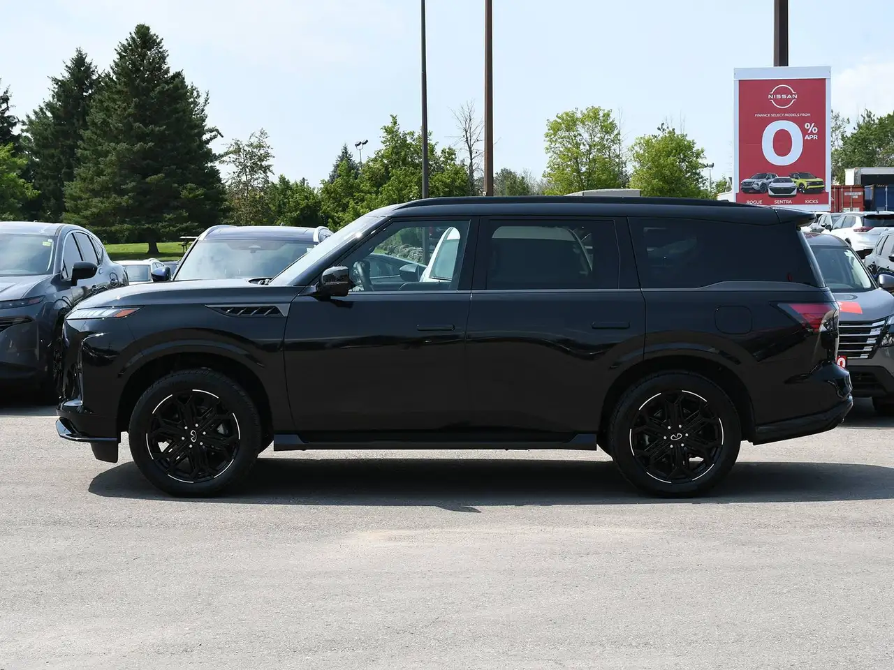 Infiniti QX80 - Image 3