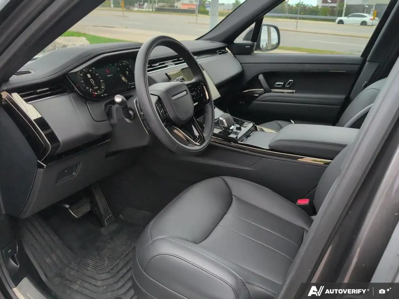 Land Rover Range Rover Sport - Image 13