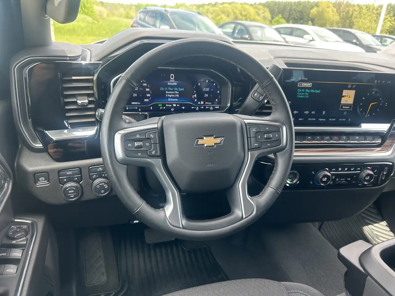 Chevrolet Silverado 1500 - Image 9