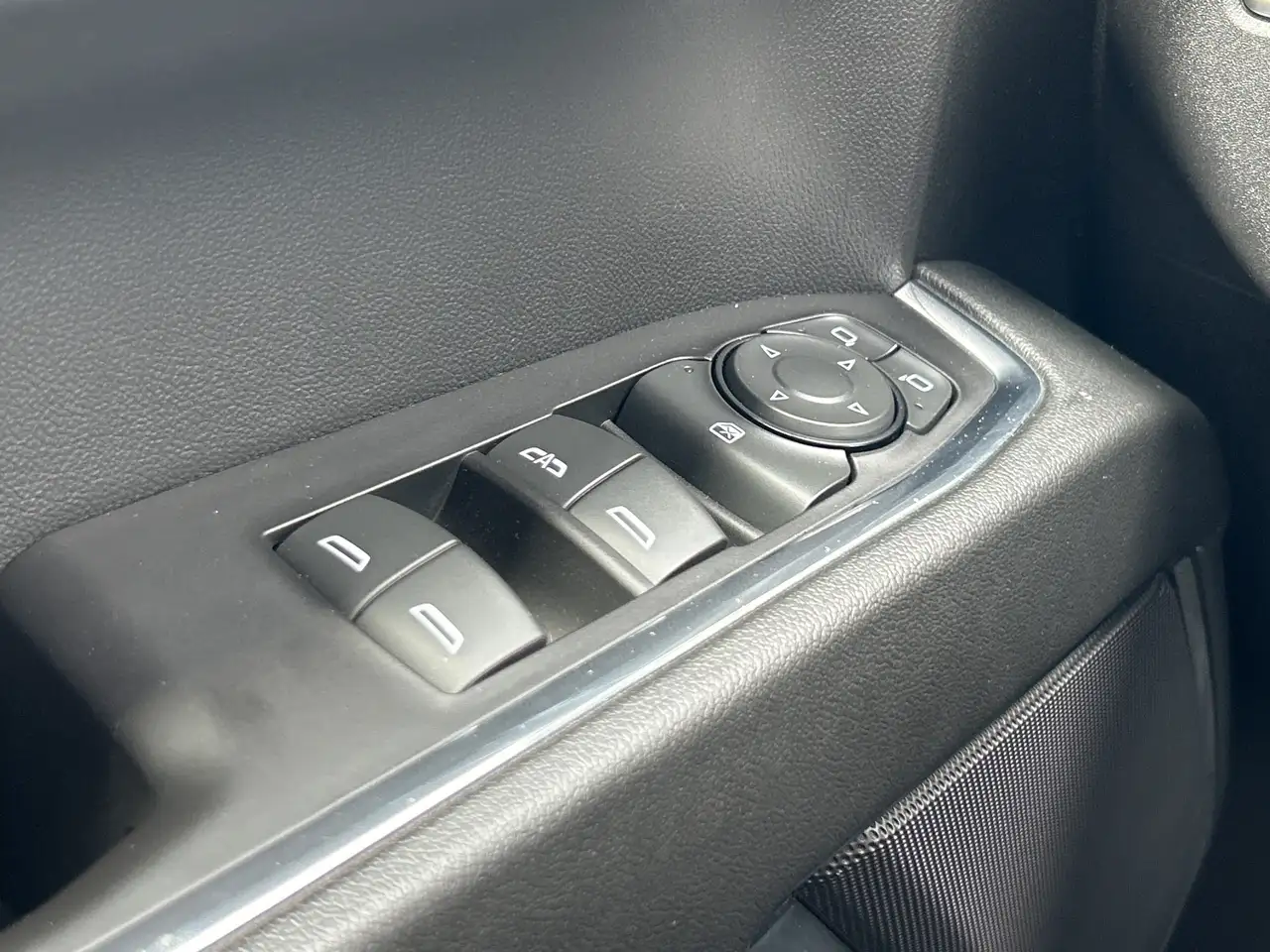 Chevrolet Silverado 1500 - Image 13