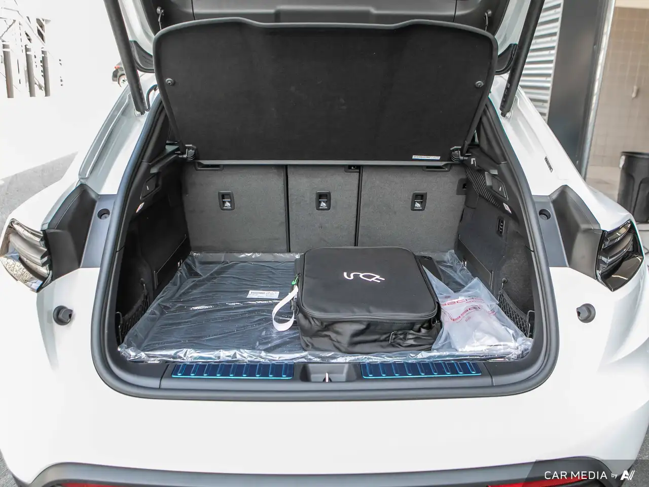 Porsche Macan - Image 11