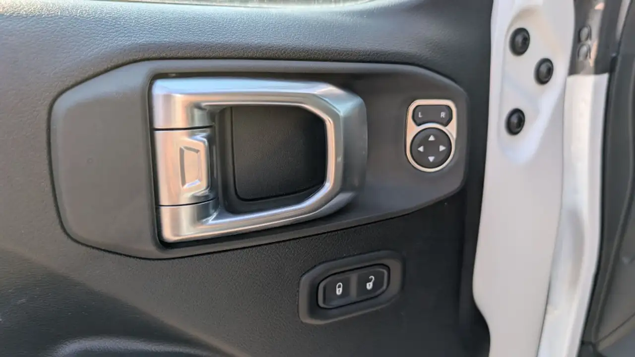 Jeep Wrangler - Image 18