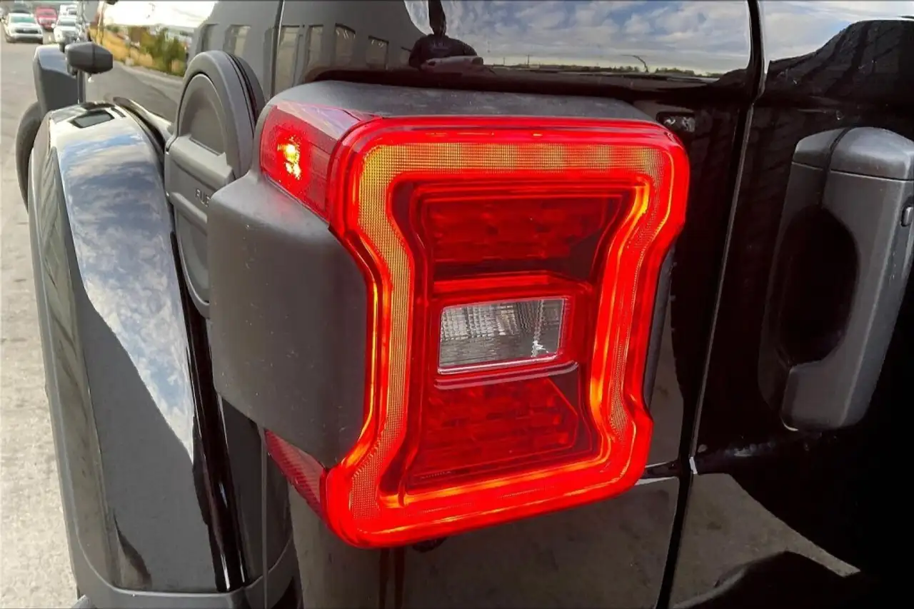 Jeep Wrangler - Image 30