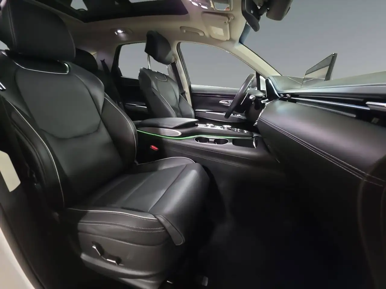 Genesis GV70 - Image 16