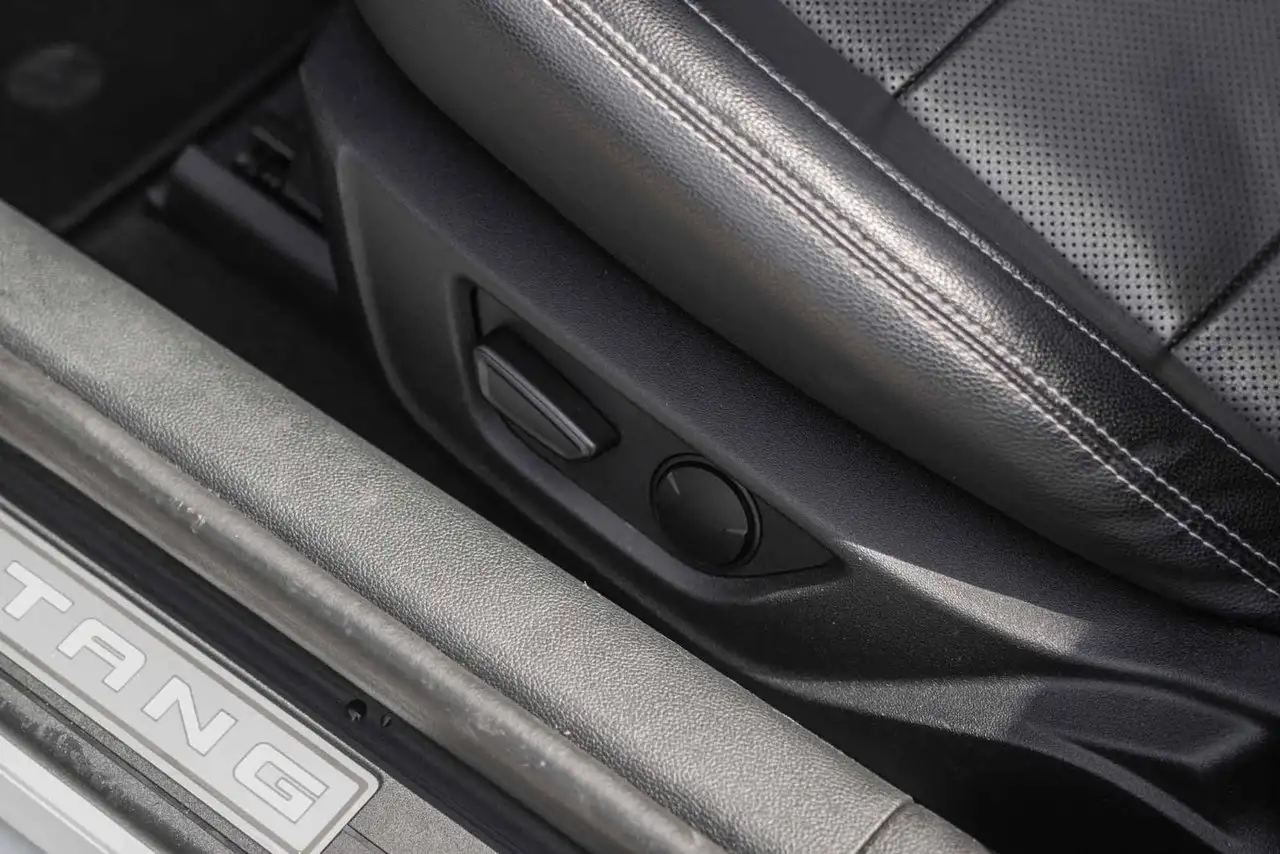 Ford Mustang - Image 33