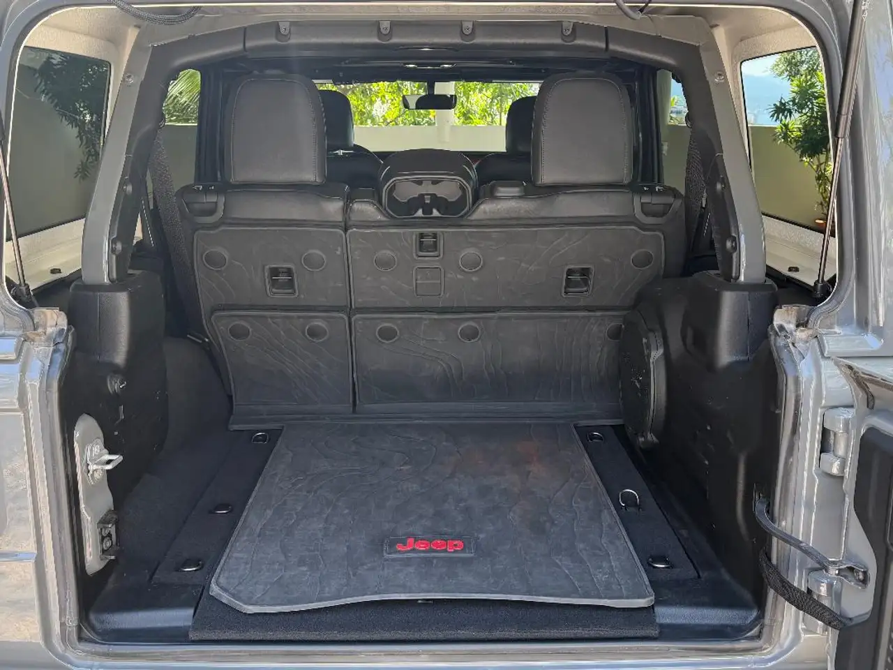 Jeep Wrangler - Image 13