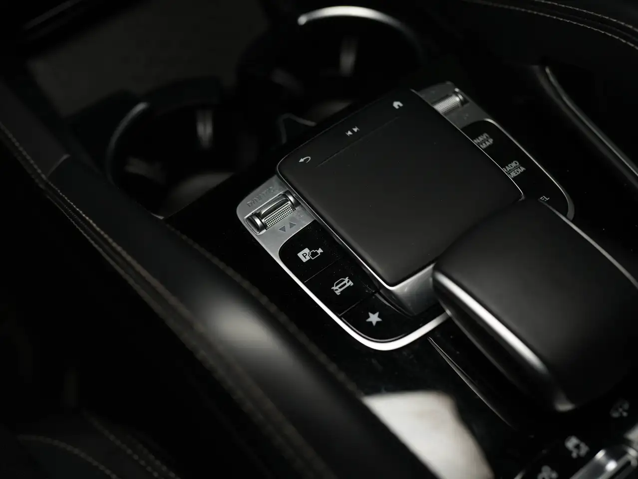 Mercedes-Benz GLE - Image 28