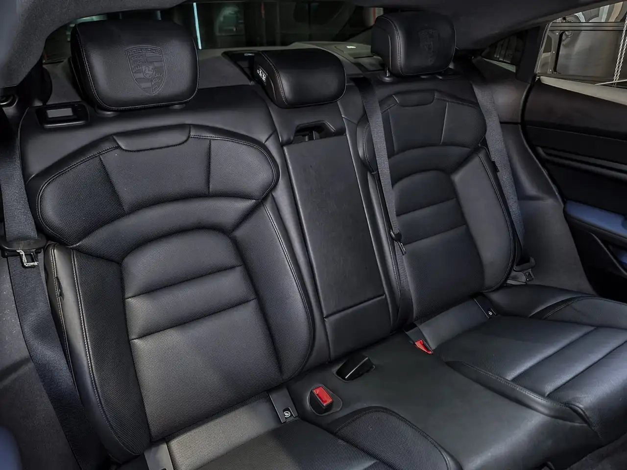 Porsche Taycan - Image 26