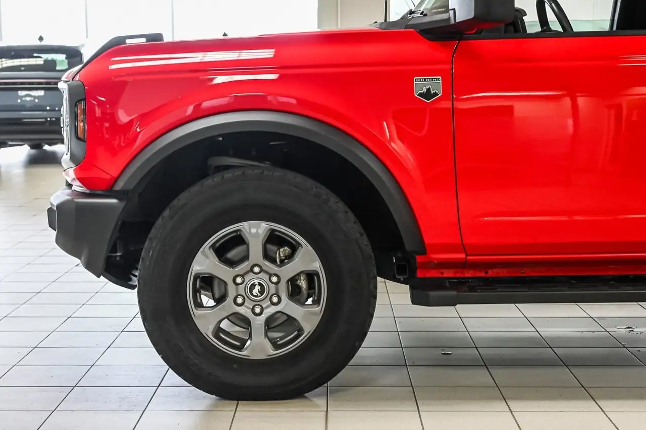 Ford Bronco - Image 14