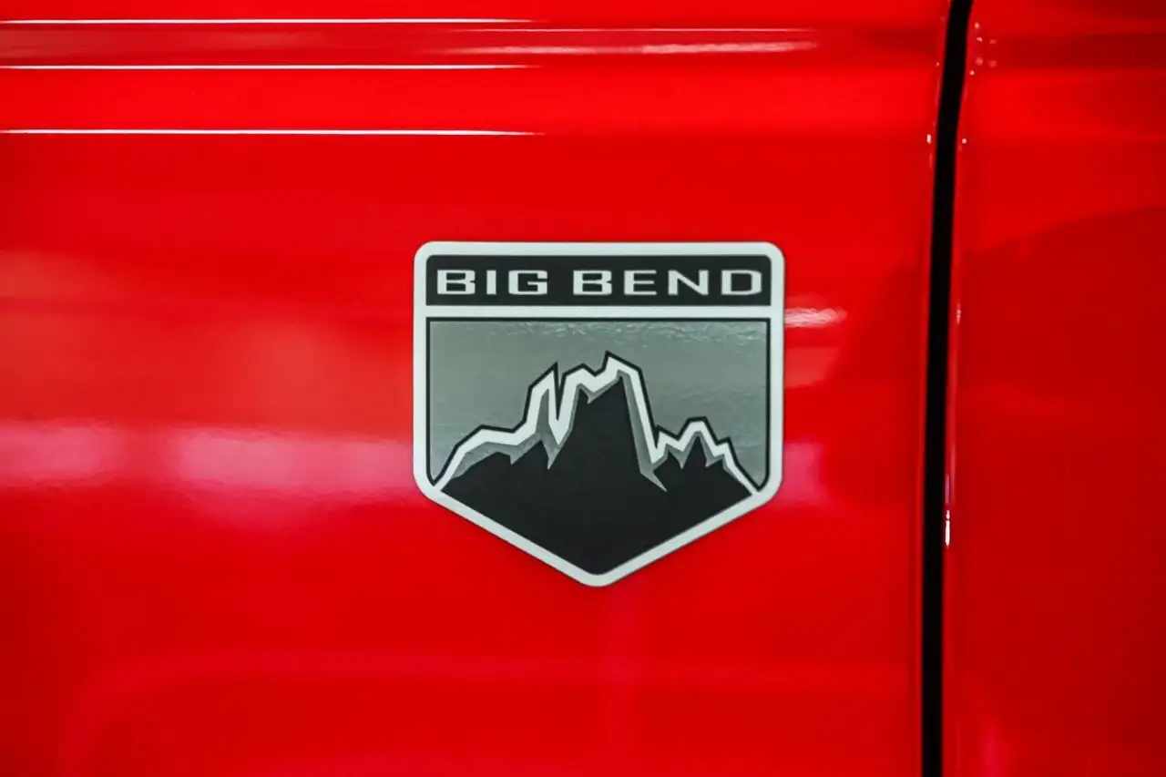 Ford Bronco - Image 16