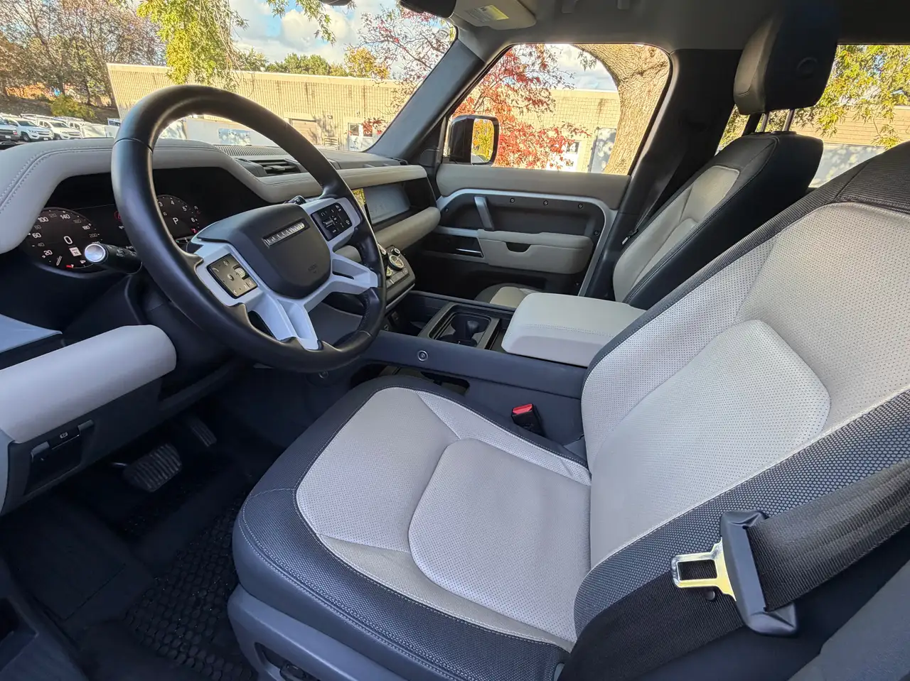 Land Rover Defender - Image 13