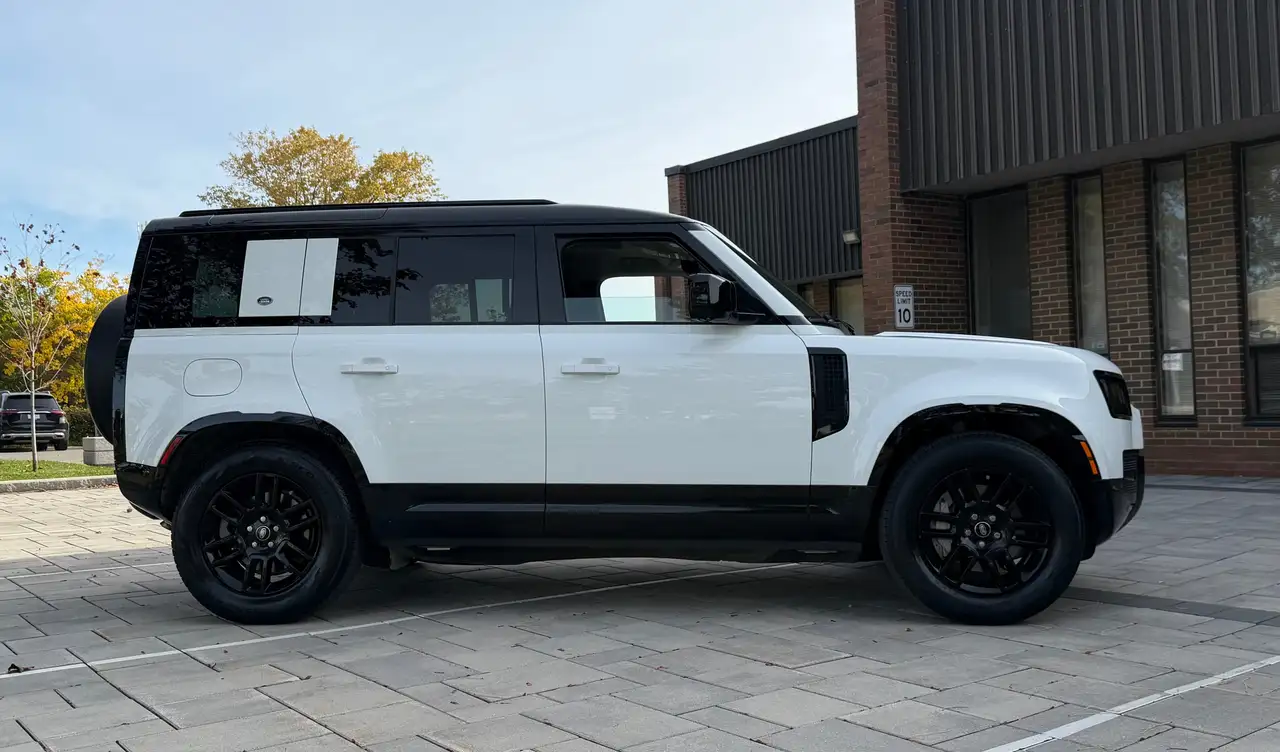 Land Rover Defender - Image 4