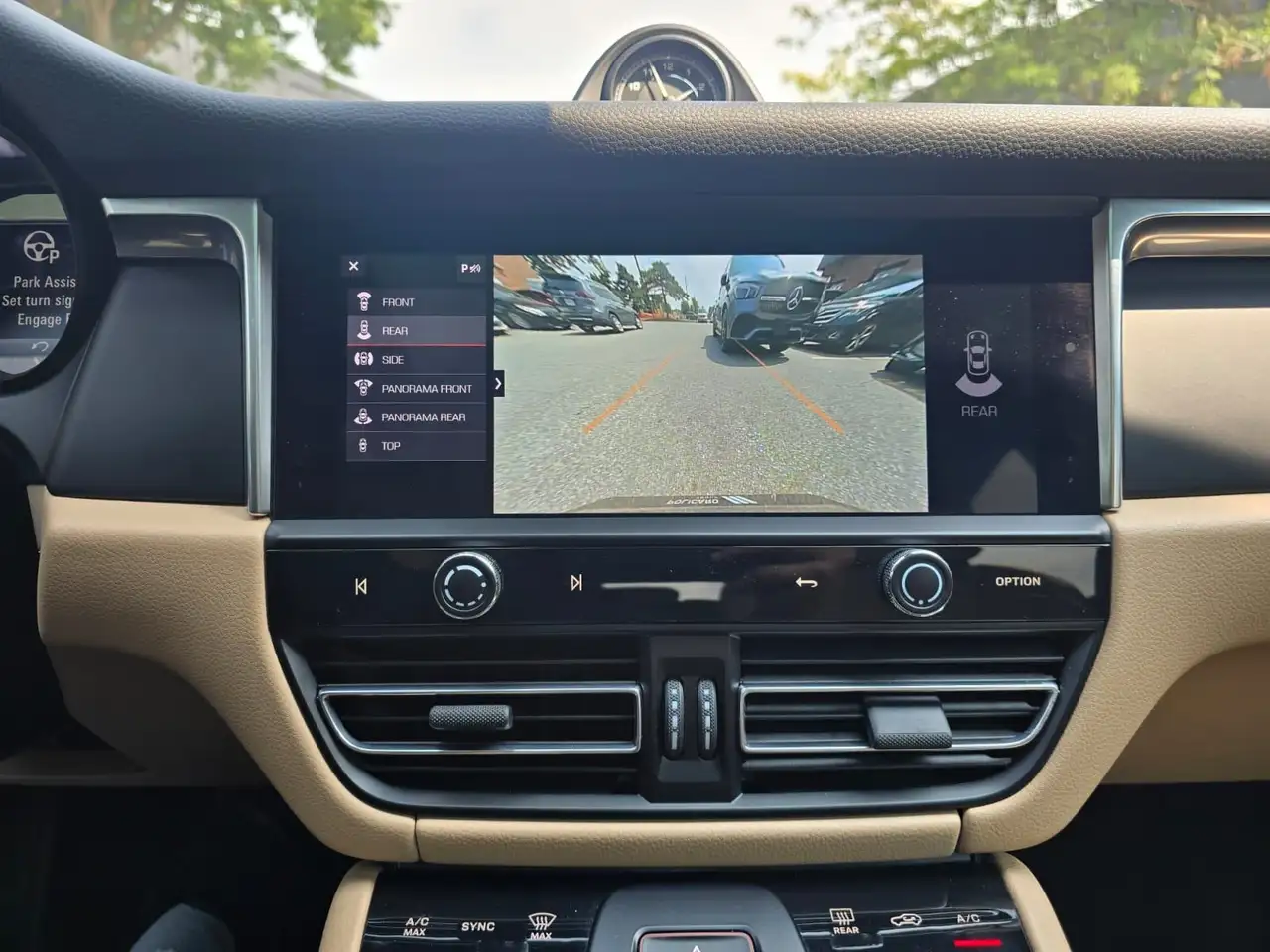 Porsche Macan - Image 26