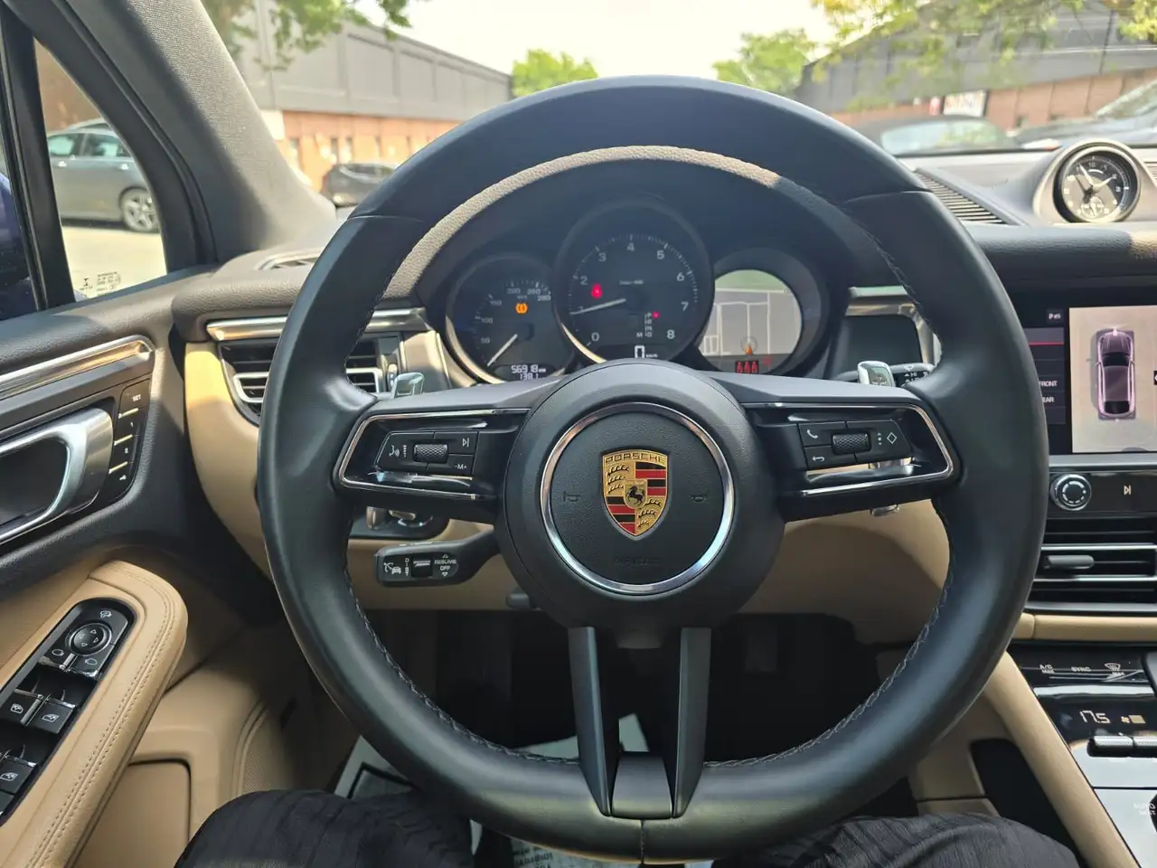 Porsche Macan - Image 25