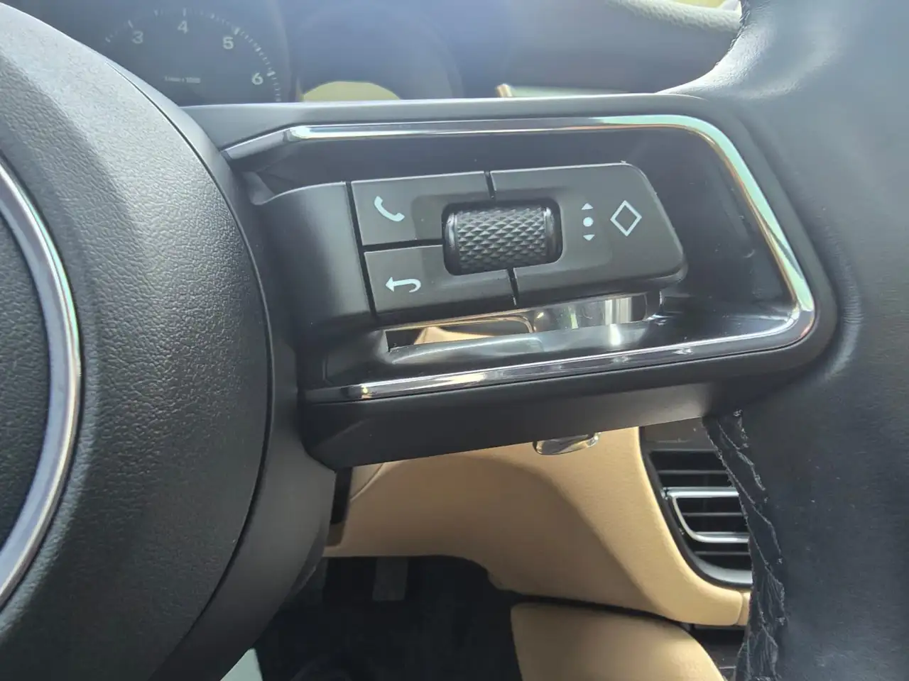 Porsche Macan - Image 23