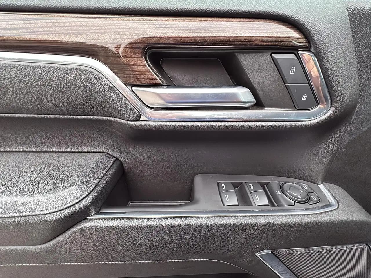 Chevrolet Silverado 1500 - Image 33