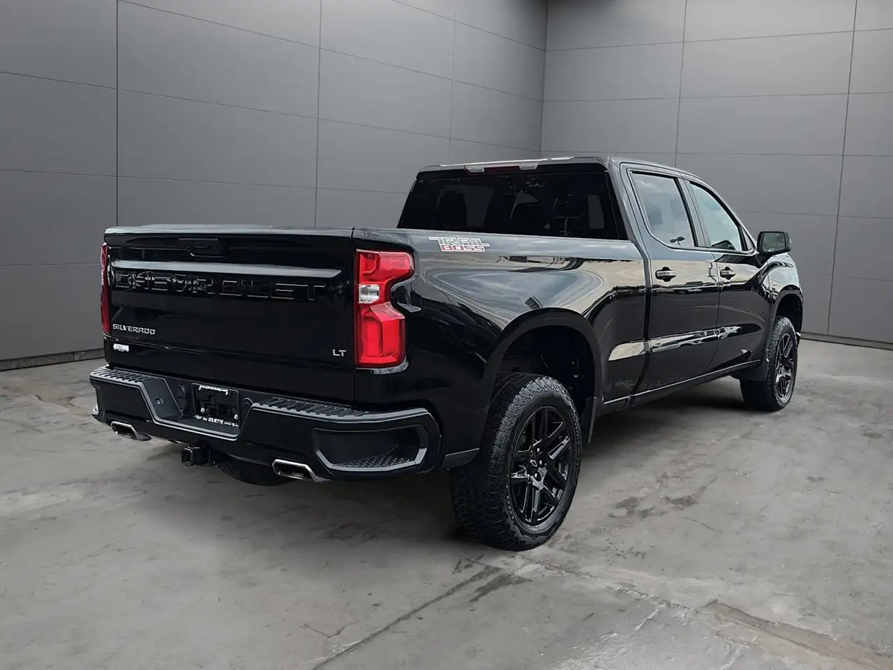 Chevrolet Silverado 1500 - Image 9