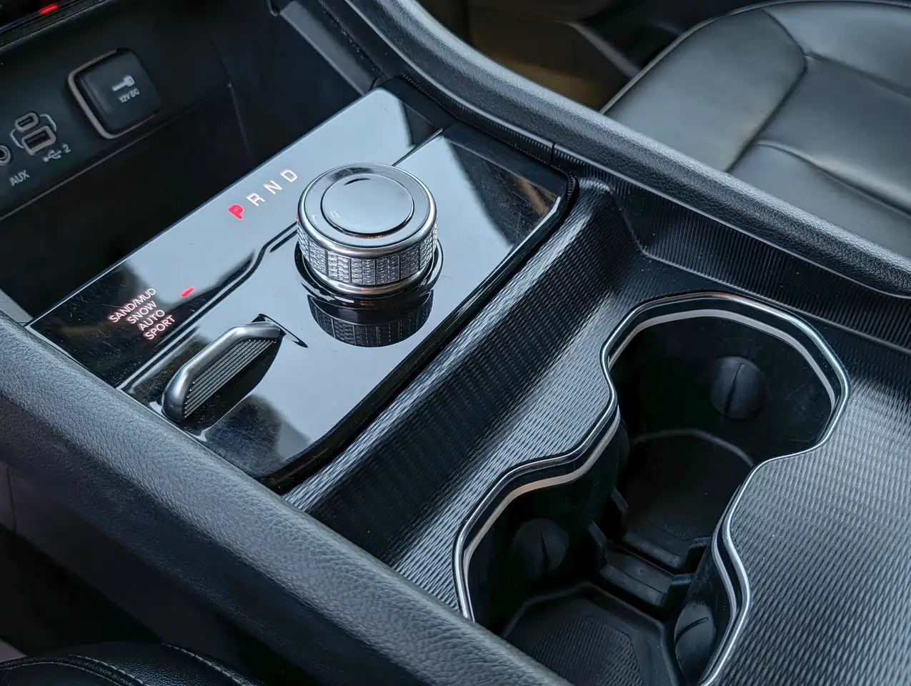Jeep Grand Cherokee - Image 35