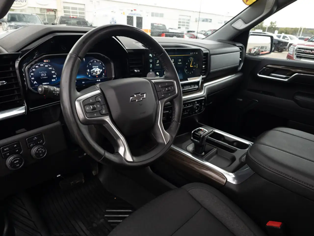 Chevrolet Silverado 1500 - Image 11