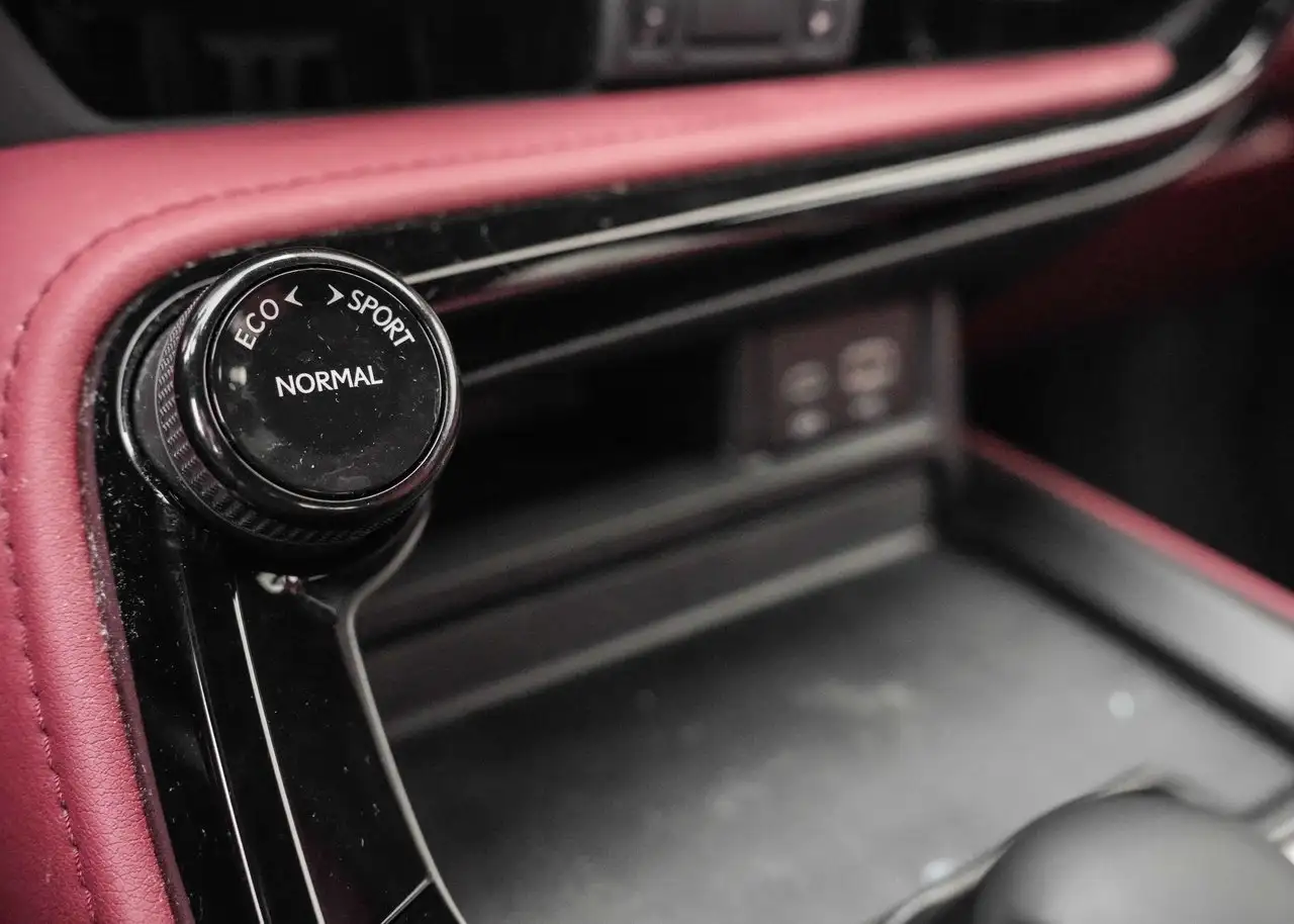 Lexus NX 350h - Image 33
