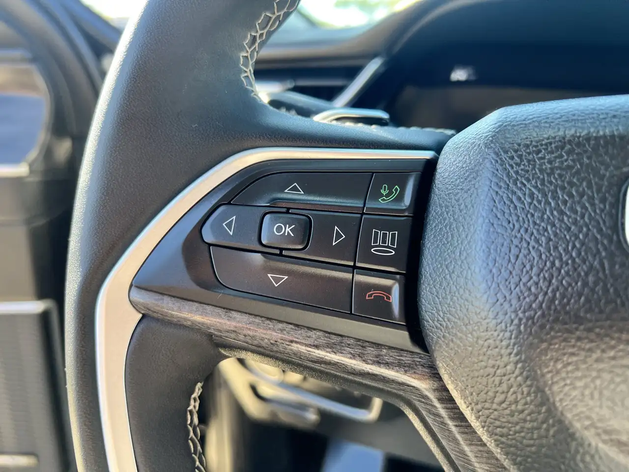 Jeep Grand Cherokee - Image 10