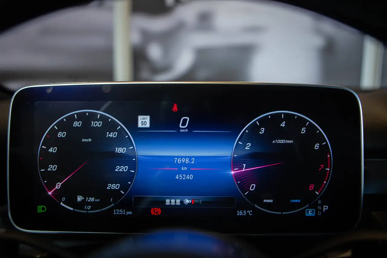 Mercedes-Benz C-Class - Image 11