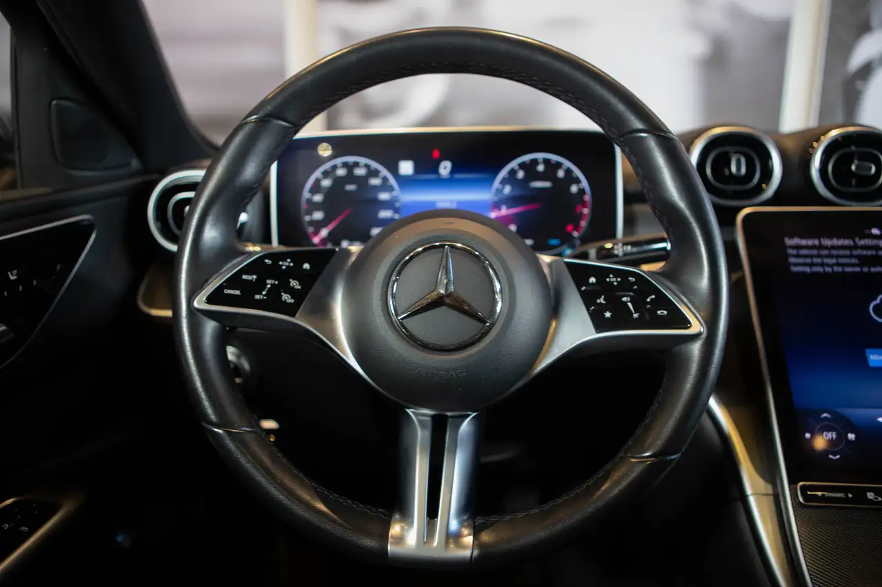 Mercedes-Benz C-Class - Image 10