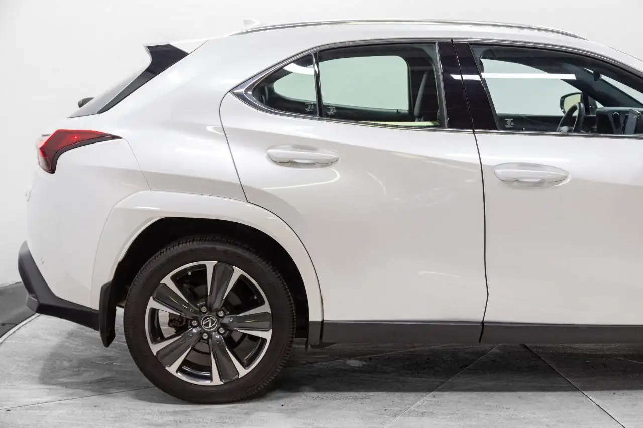 Lexus UX 250h - Image 10