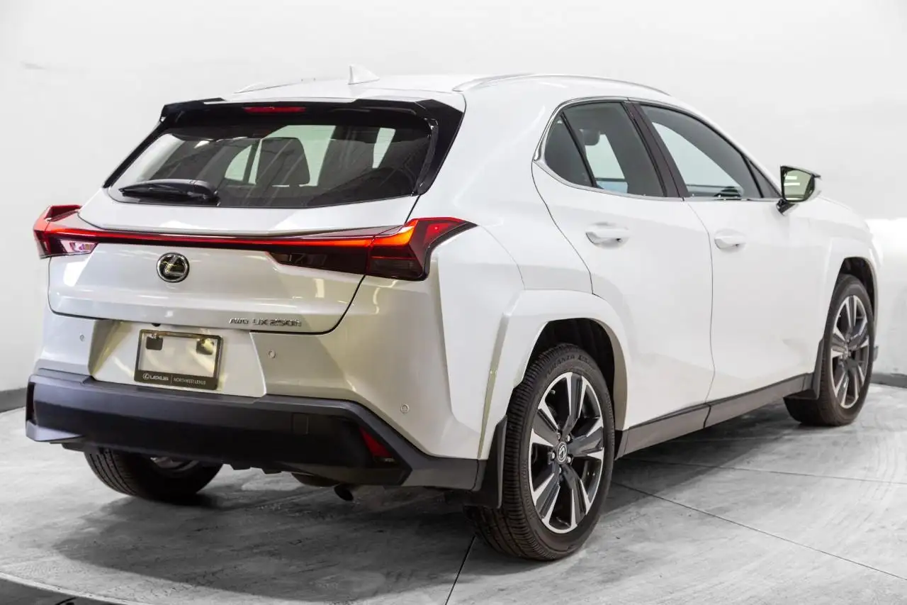 Lexus UX 250h - Image 7