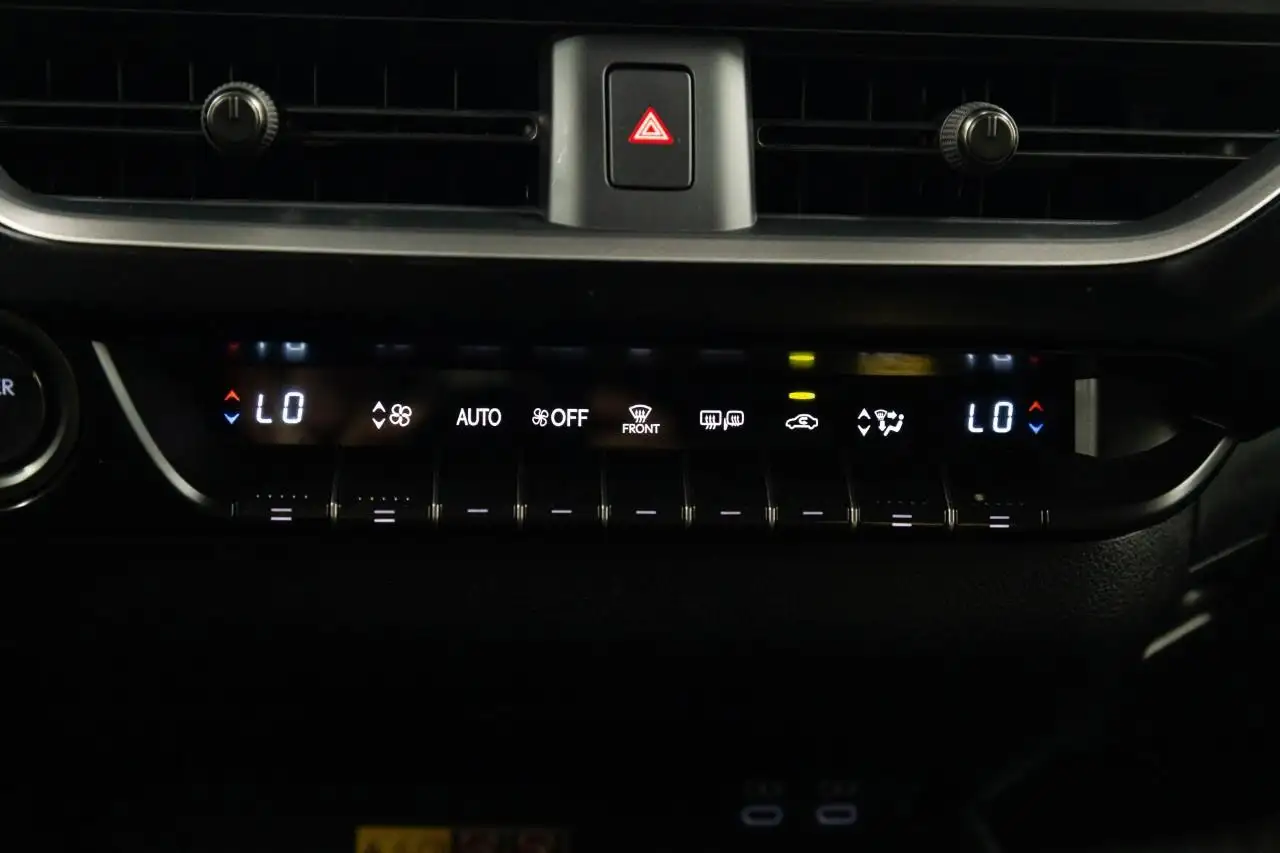 Lexus UX 250h - Image 21
