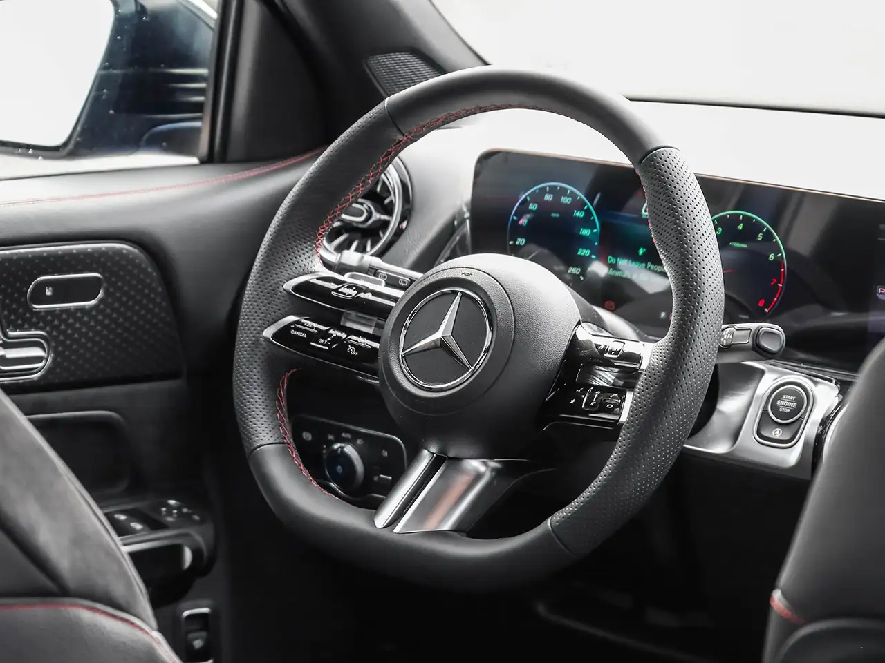 Mercedes-Benz GLB - Image 17