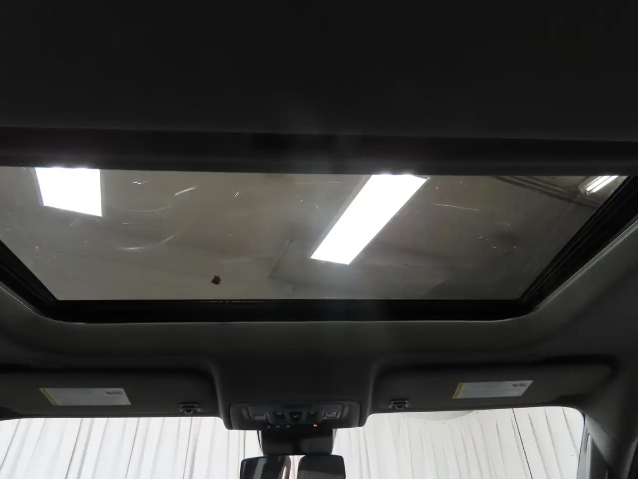 Chevrolet Silverado 1500 - Image 24
