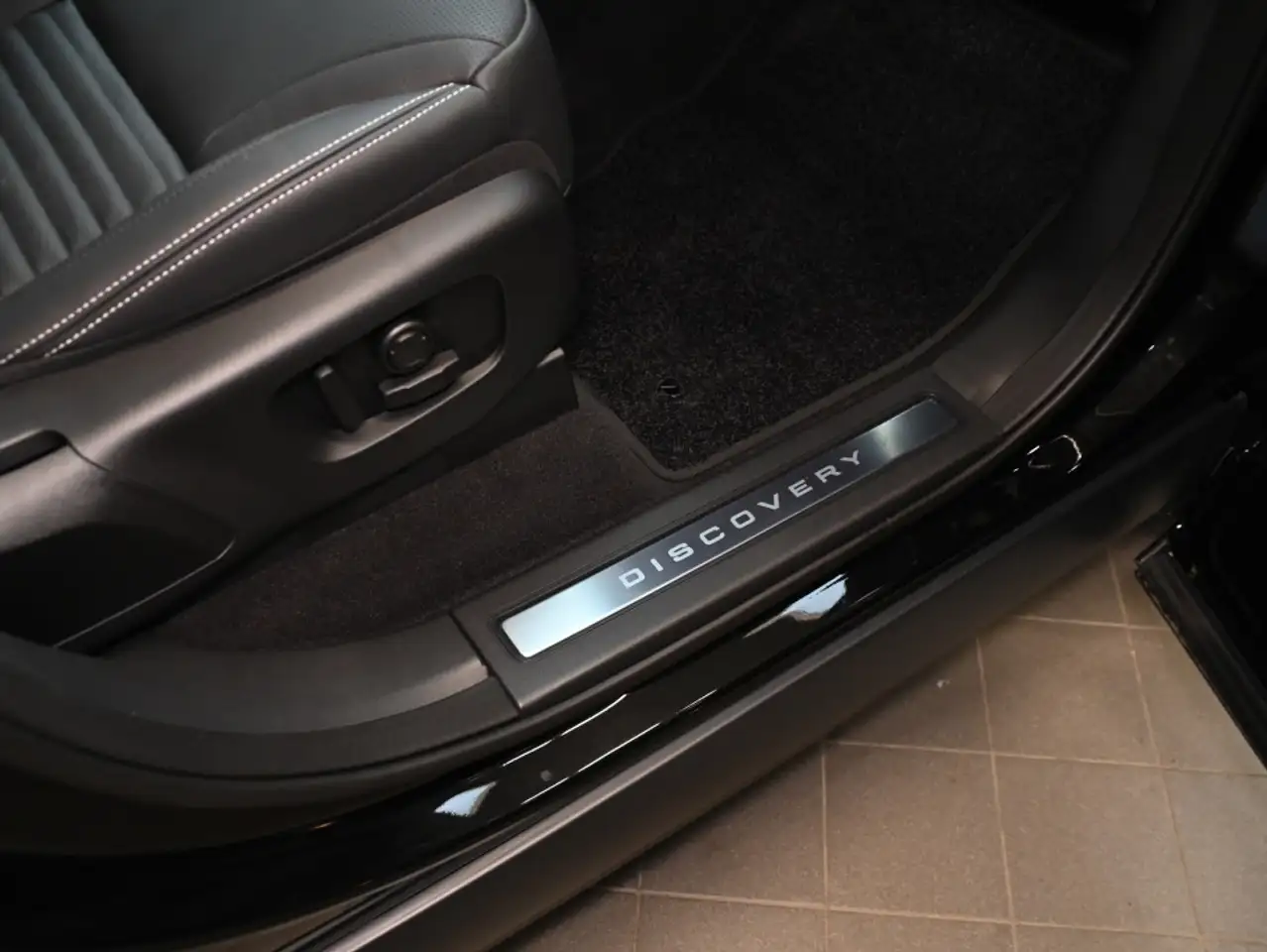 Land Rover Discovery - Image 14