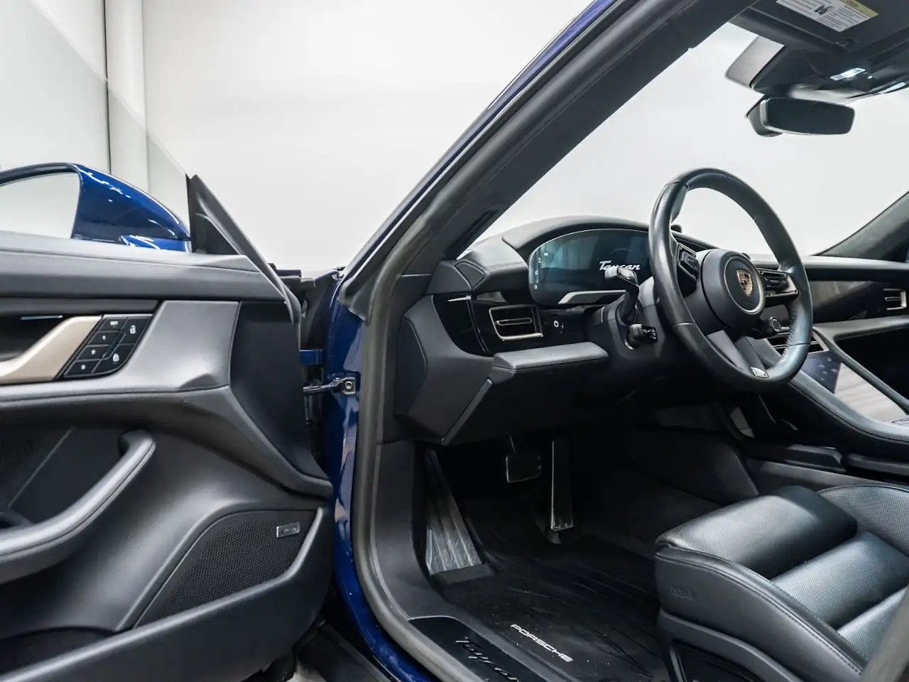 Porsche Taycan - Image 4