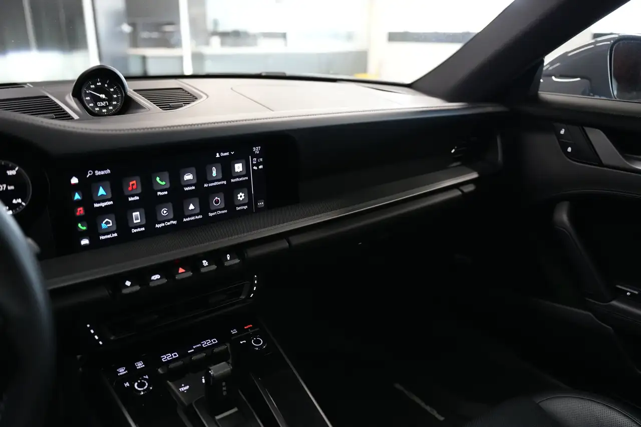 Porsche 911 - Image 18