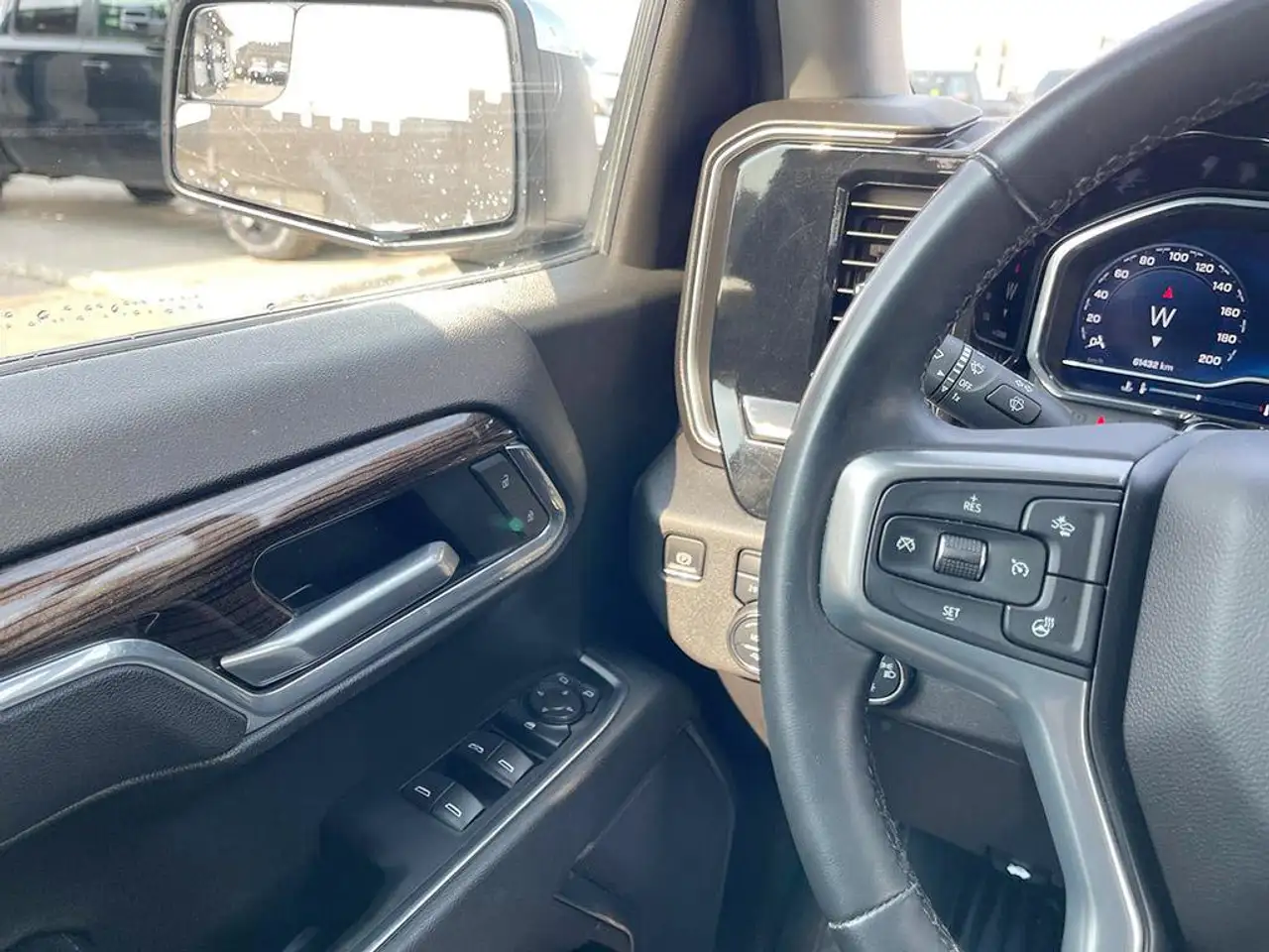 Chevrolet Silverado 1500 - Image 17