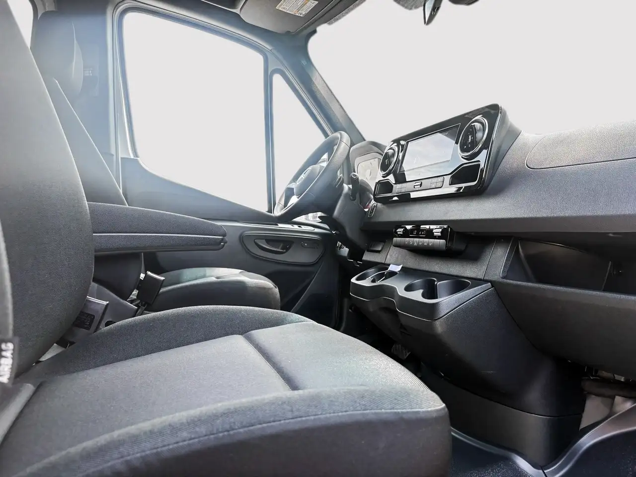 Mercedes-Benz Sprinter - Image 8