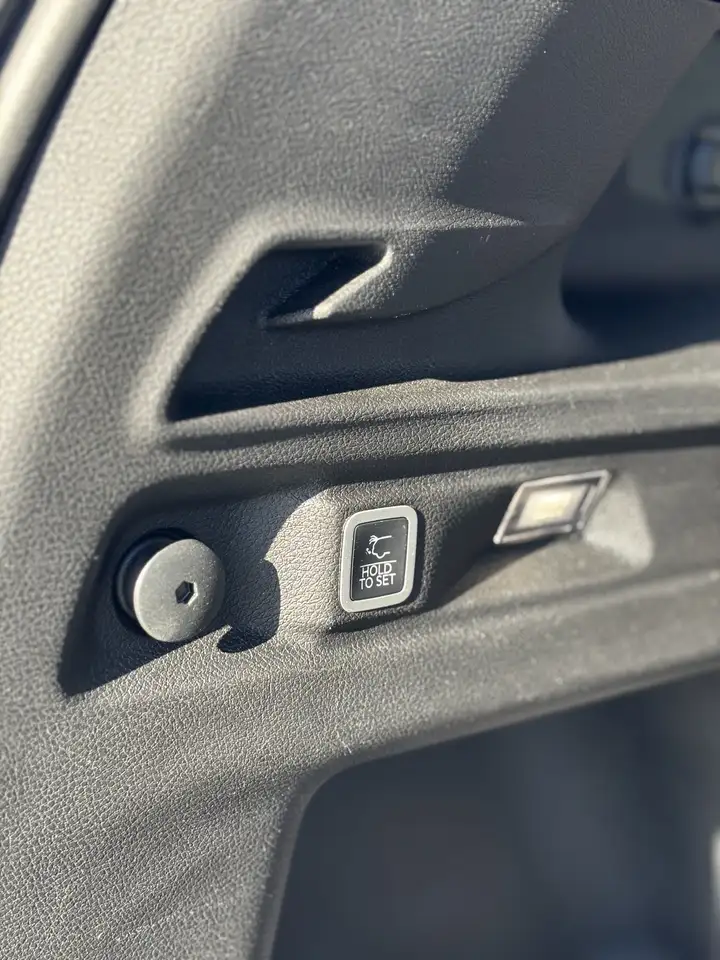 Jeep Grand Cherokee - Image 10