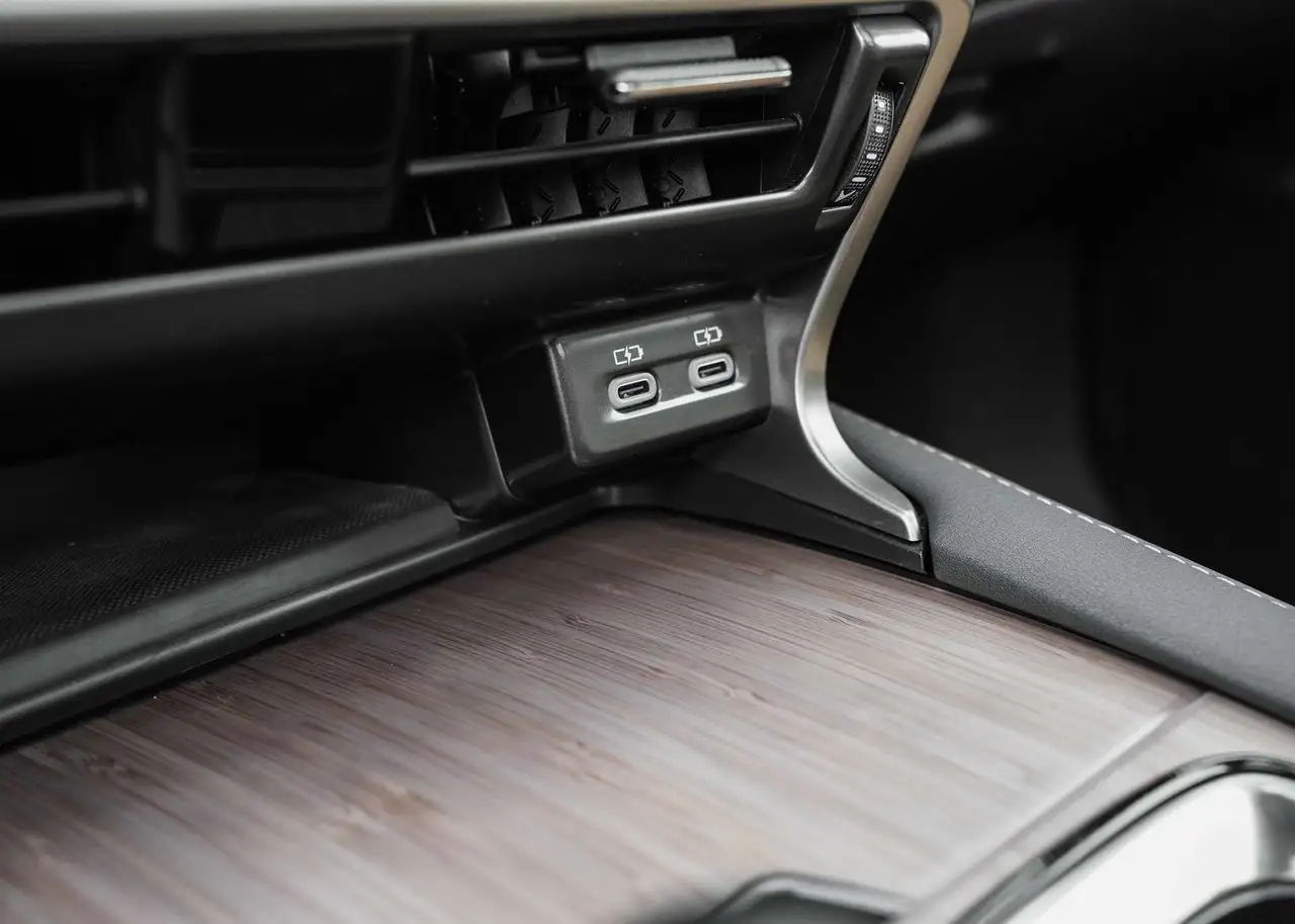 Lexus RX 350 - Image 27
