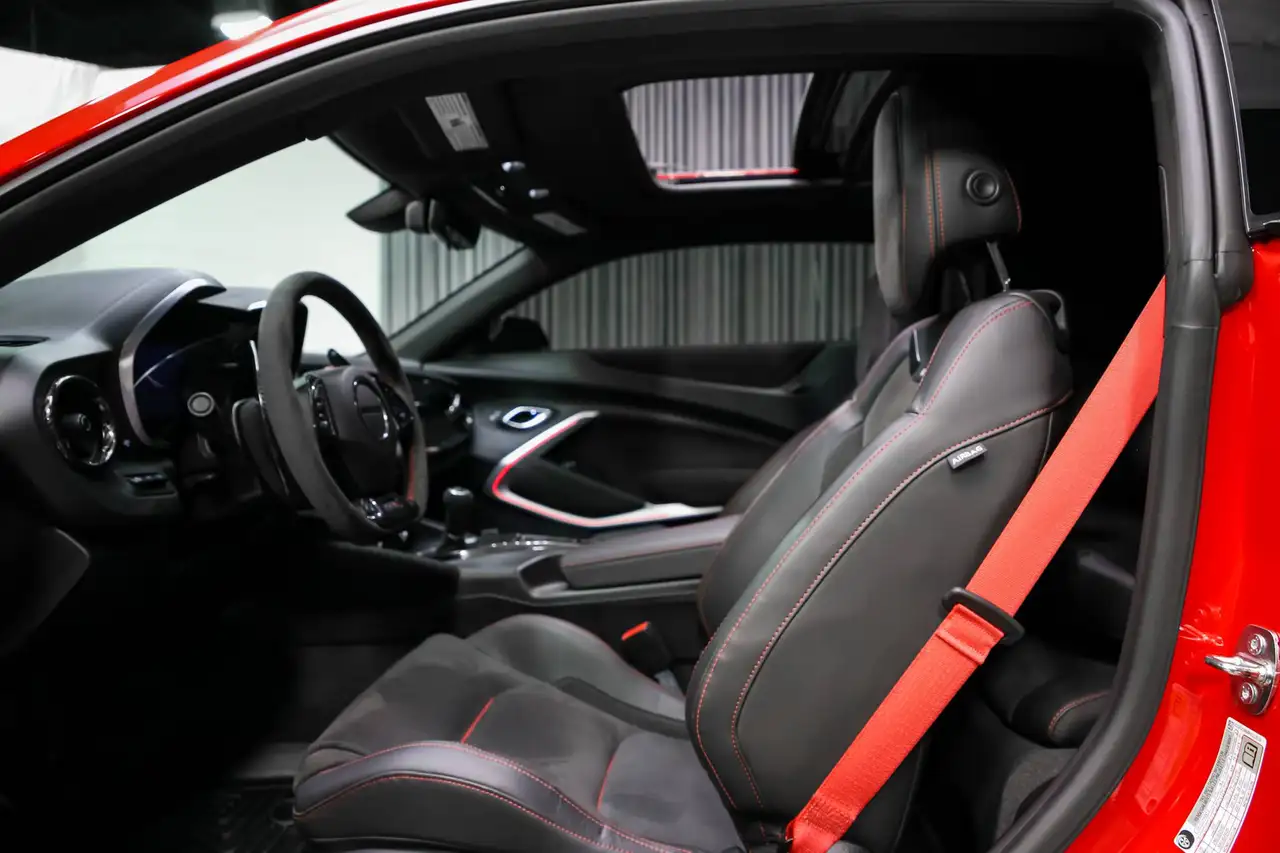 Chevrolet Camaro - Image 23
