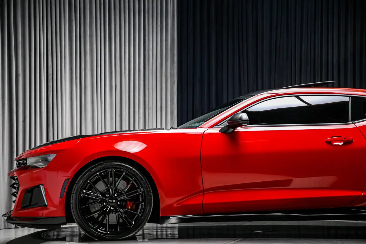 Chevrolet Camaro - Image 17