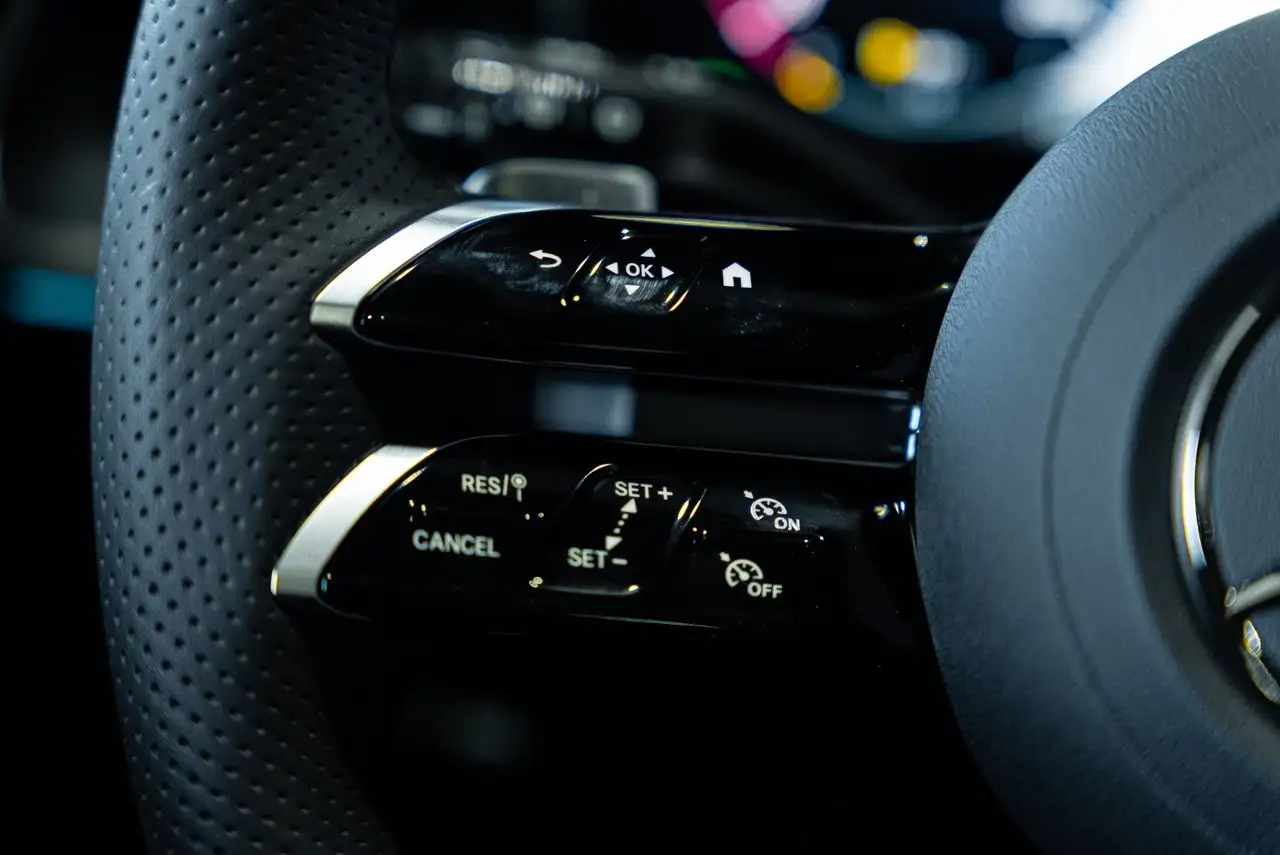 Mercedes-Benz GLC - Image 11