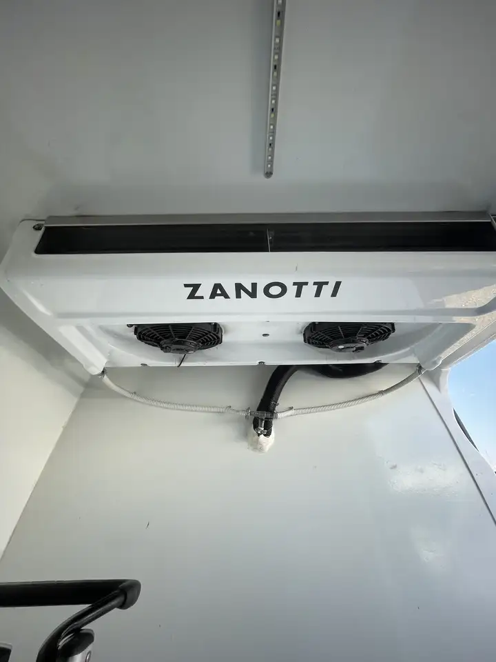 Mercedes-Benz Sprinter - Image 25